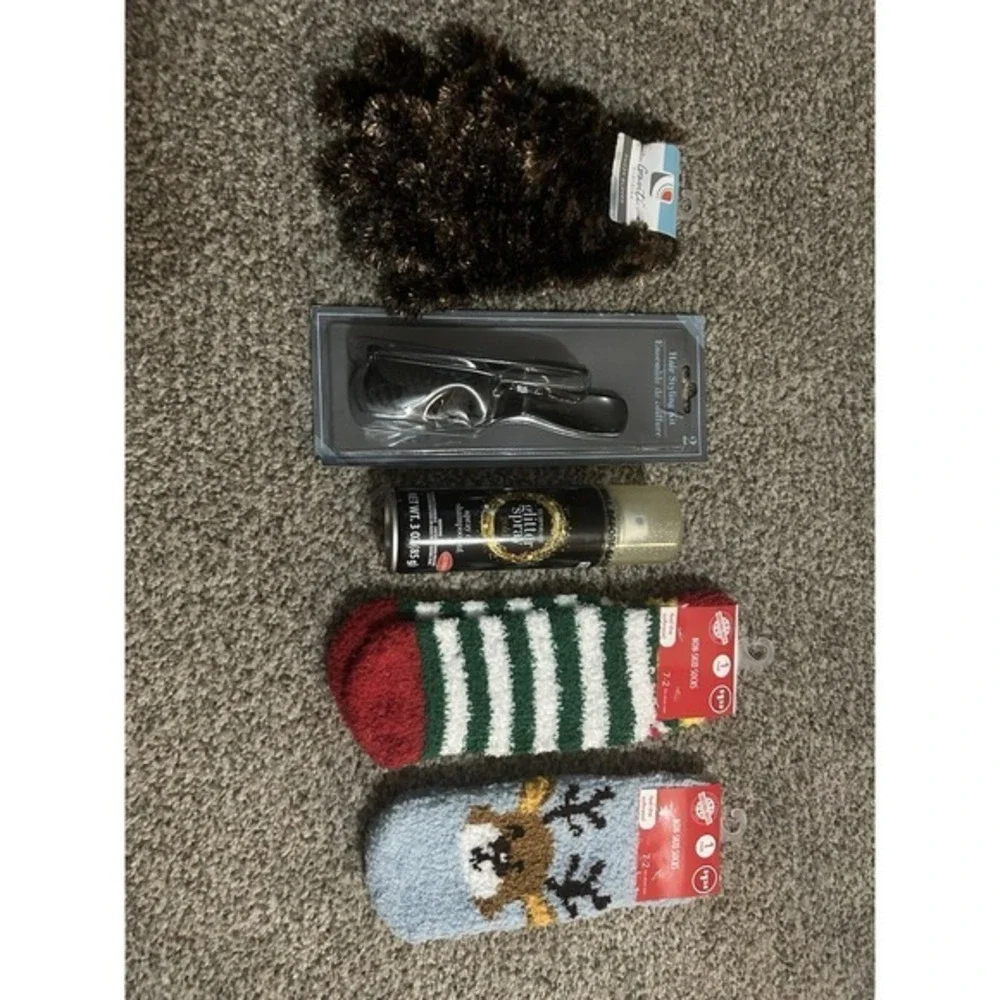 5-PC Winter Gloves Kids Winter Non Slick Socks SZ 7-2 Glitter Spray & Baby Brush